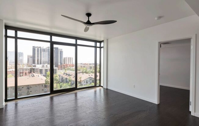 Luxury Condo in the Heart of Downtown Phoenix – Modern Living with Skyline Views!