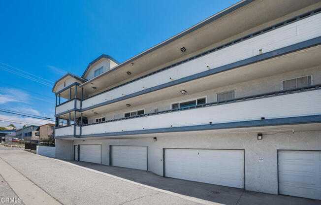 10133 TUJUNGA CYN BLVD