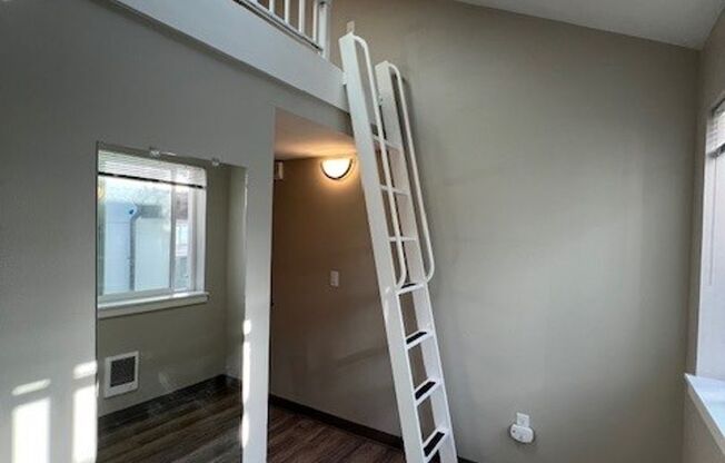 Studio, 1 bath, 156 sqft, $895, Unit O10