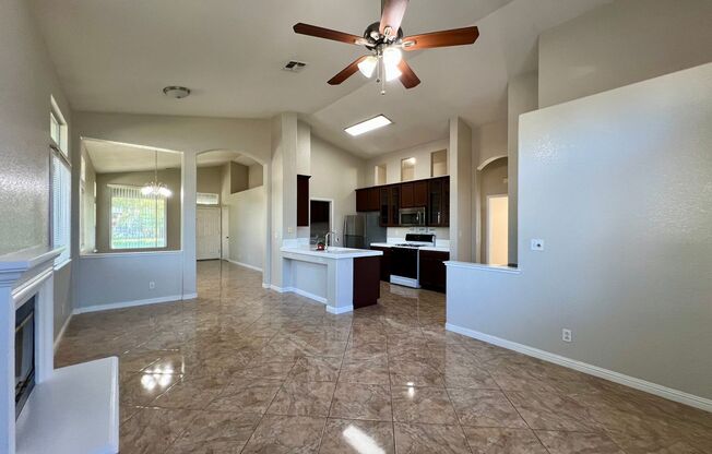 Beautiful and Spacious Single Story 4 bed/2 bath with 3 car garage in Elk Grove!