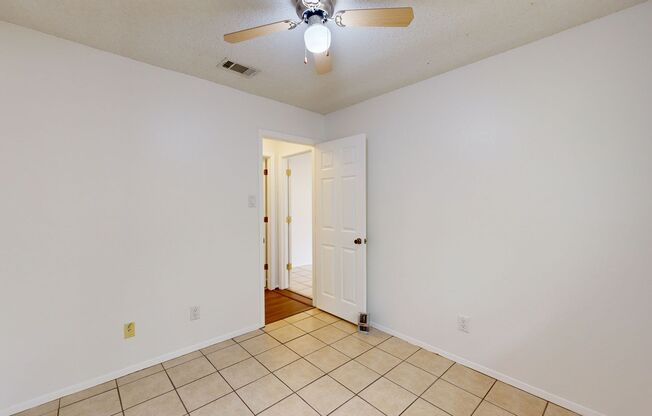 3 beds, 1 bath, $1,295