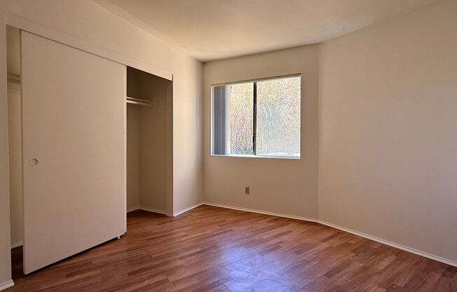 Bright 2 Bedroom Condo with Fireplace, Washer/Dryer, and 1/2 a mile to USD