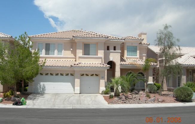 5 BDR/ 4.5 BTH, Triple Master Home including pool & spa!