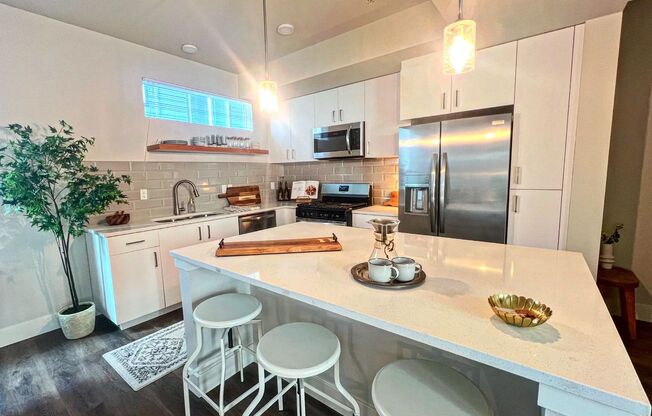 2 beds, 2 baths, 1,127 sqft, $2,895, Unit 1678 SE Lambert Street