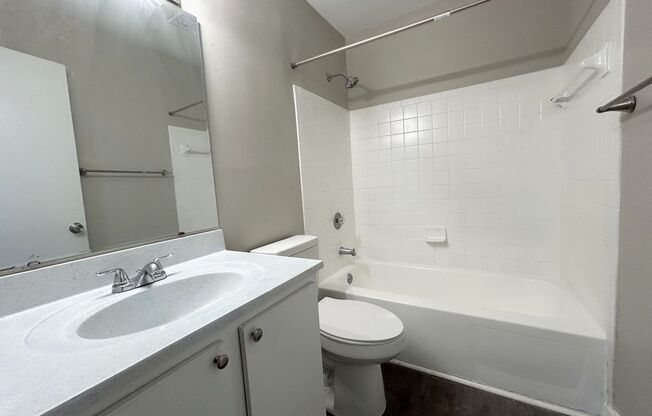 3 beds, 1 bath, $1,495, Unit Unit 3