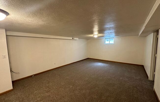 LOCATION LOCATION!! 2-Bed/1-Bath apartment located within minutes of Olde Town Arvada!