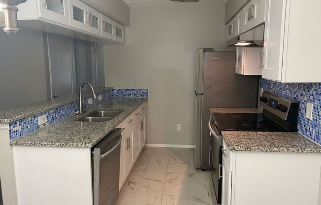 2 Bedroom 1 Bath upstairs unit in Orlando for RENT!