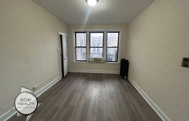 2 beds, 1 bath, $1,200, Unit 2206-06