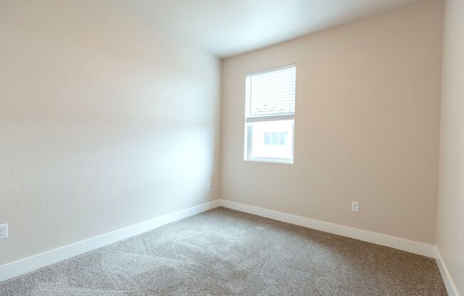 3 beds, 2.5 baths, $2,495, Unit 200