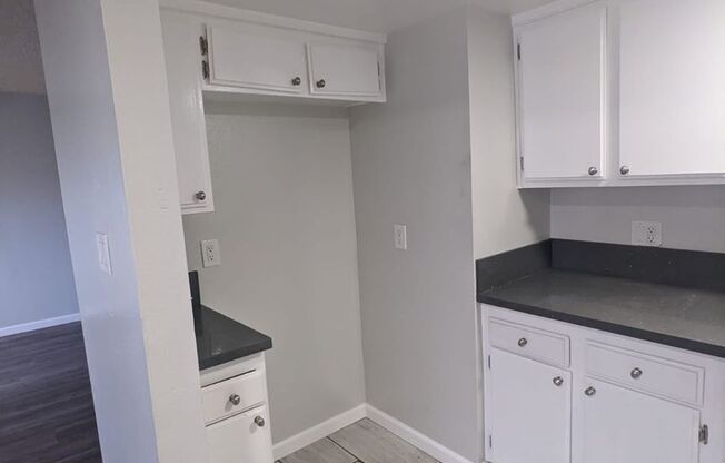 2 beds, 1 bath, $2,450, Unit B