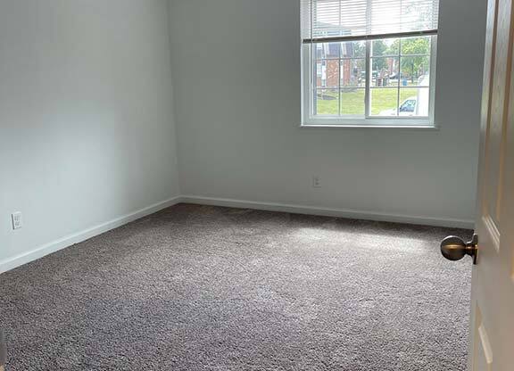 Spacious bedroom at Camelot East Apartments, Fairfield, 45014