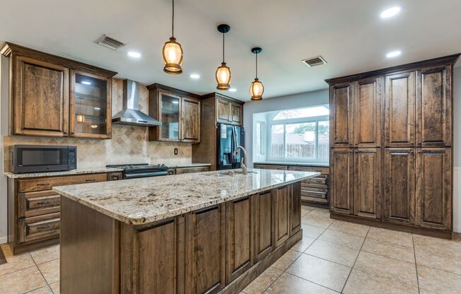 4-BEDROOM HOME ON CUL DE SAC LOT IN WOODS END
