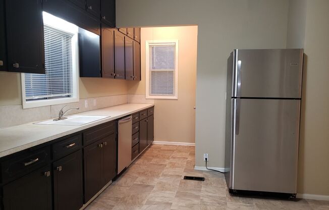 2 beds, 1 bath, $2,290