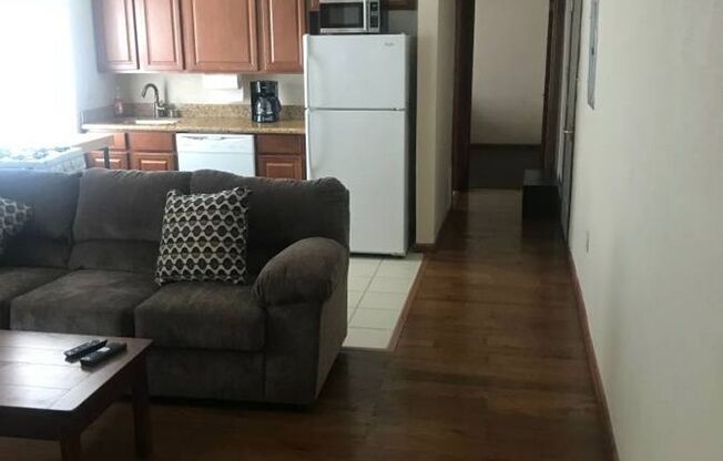 1 bed, 1 bath, $995, Unit 2