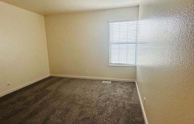 2 beds, 1 bath, 875 sqft, $1,700, Unit 07