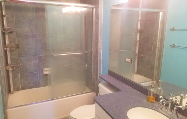 2 beds, 1 bath, 1,250 sqft, $2,735, Unit 418-0205