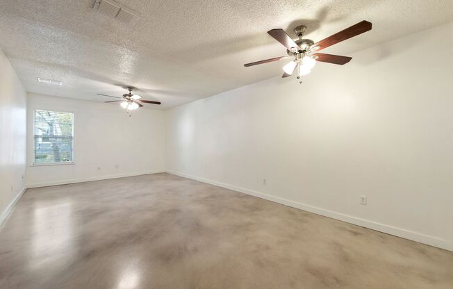 2 beds, 1 bath, $2,000, Unit B