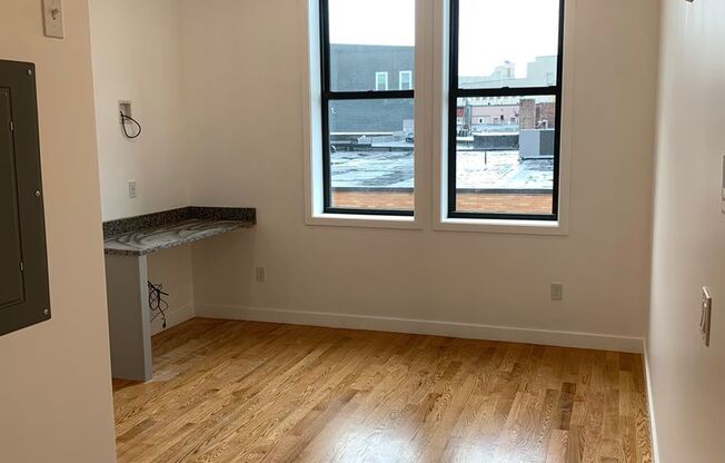 Studio, 1 bath, 415 sqft, $1,595, Unit 64-304