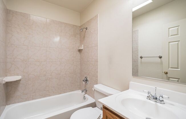 3 beds, 2.5 baths, $2,400, Unit 1