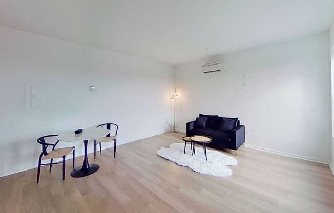 Studio, 1 bath, 400 sqft, $1,730, Unit 304