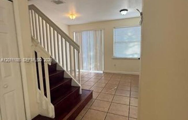 5470 NW 107th Ave th 807 DORAL, FL 33178