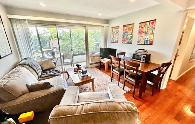 2 beds, 1 bath, 736 sqft, $2,440, Unit 16