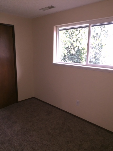 2 beds, 1 bath, 855 sqft, $1,595, Unit Ohm #4