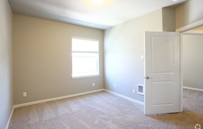 2 beds, 2 baths, $1,625, Unit 319