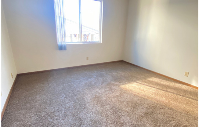 2 beds, 1 bath, 710 sqft, $850, Unit #12