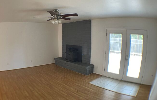 3 beds, 2 baths, $2,600