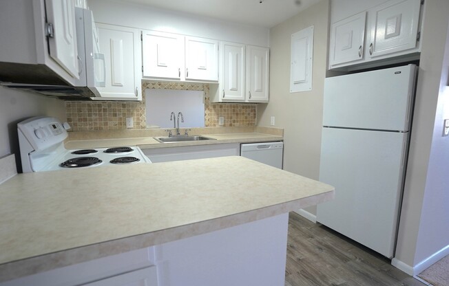 2 beds, 1 bath, 1,050 sqft, $2,600, Unit 4