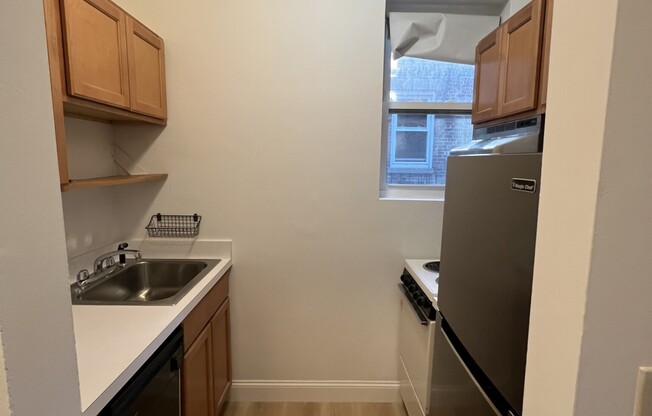 2 beds, 1 bath, $3,350, Unit 301