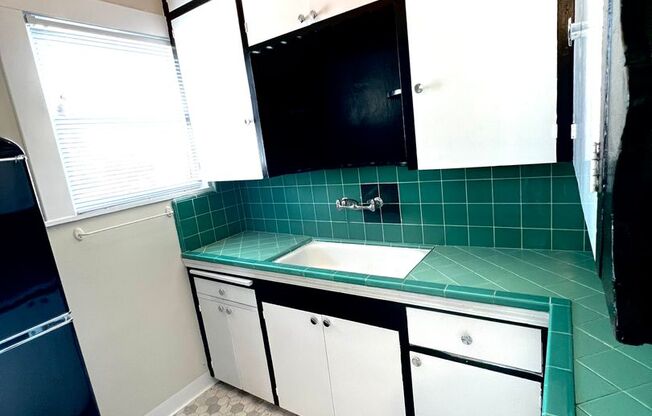 Vintage Upstairs Midtown Apartment