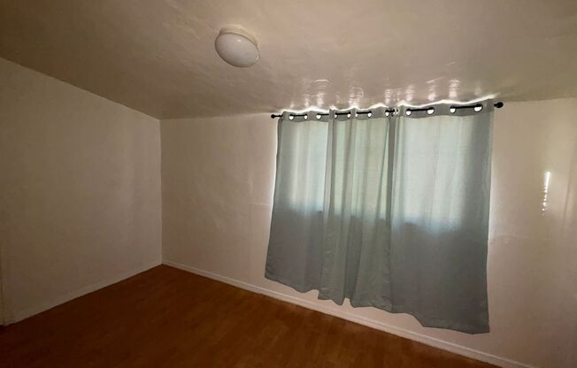 2 beds, 1 bath, $1,195, Unit # 5