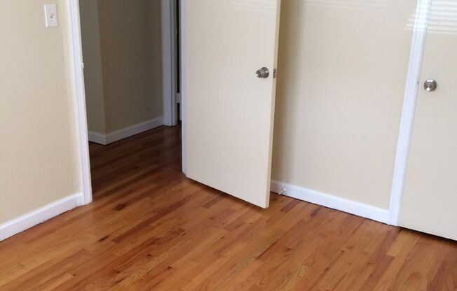 2 beds, 1 bath, $1,895, Unit SQ-189-3