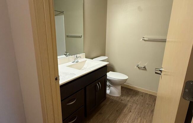 Studio, 1 bath, 557 sqft, $1,565, Unit 104-107