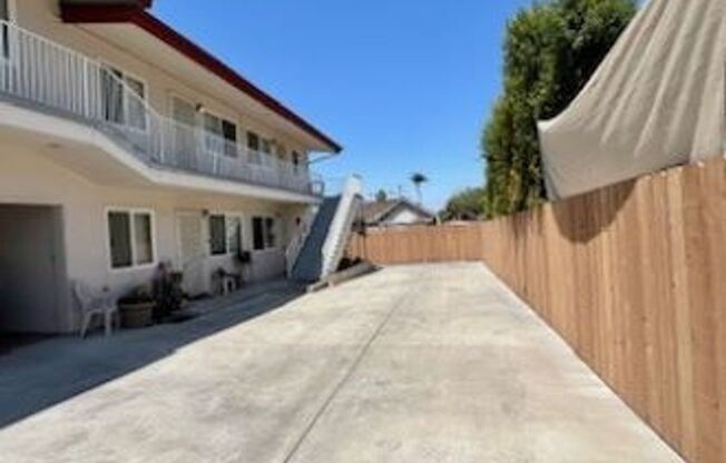 2 beds, 1 bath, $2,295, Unit 4822A