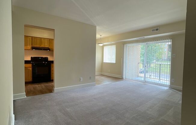 2 beds, 2 baths, 1,000 sqft, $1,875, Unit 14207 #201