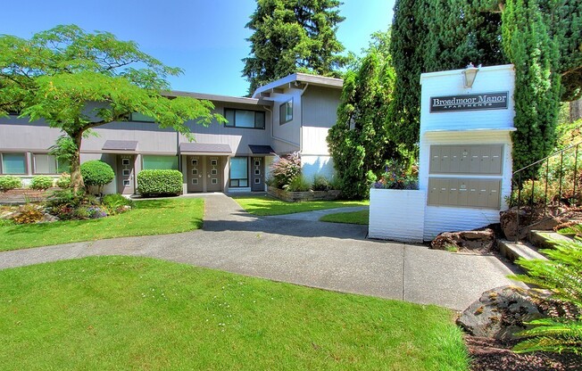 Broadmoor Manor (112)