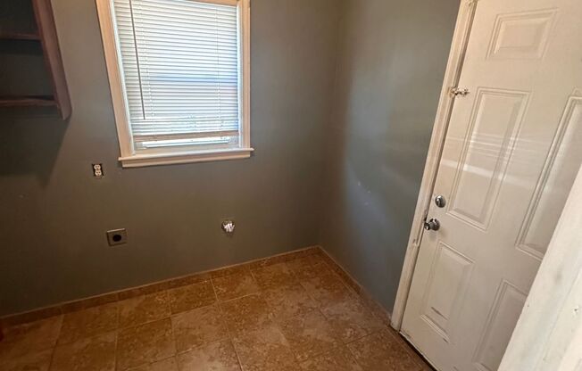 2 beds, 1 bath, $795