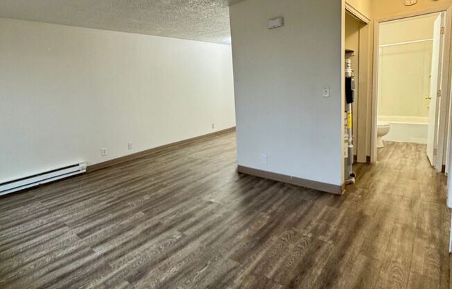 2 beds, 1 bath, 624 sqft, $875, Unit F