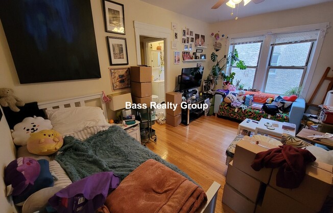 5945 N Greenview Ave