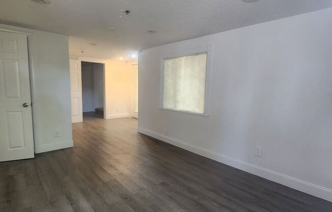 Studio, 1 bath, 400 sqft, $950, Unit #6