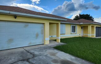 Charming Duplex 3BR/2BA Central Lehigh Acres