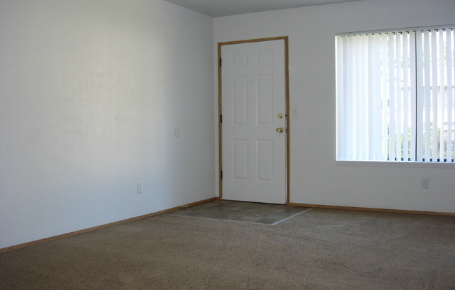 2 beds, 1 bath, 756 sqft, $1,350, Unit 121