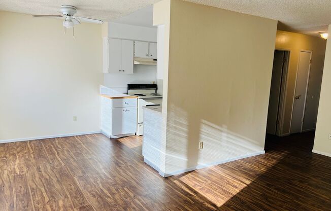 2 beds, 1 bath, 700 sqft, $1,395, Unit 7