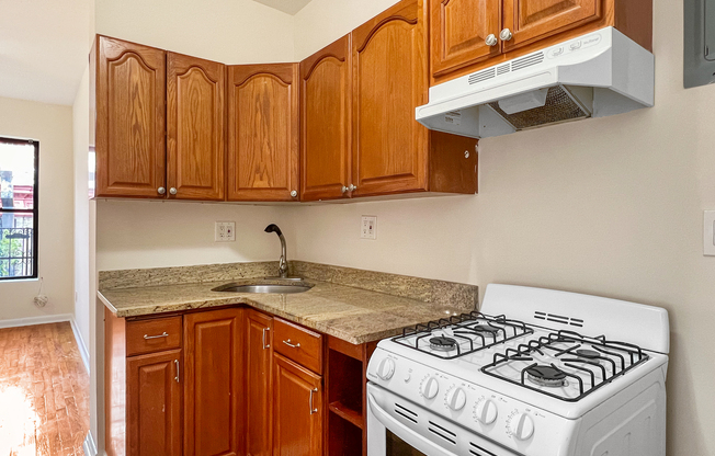 270 E 78 ST