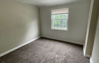 3 beds, 1 bath, $1,000, Unit 274 Oak Drive