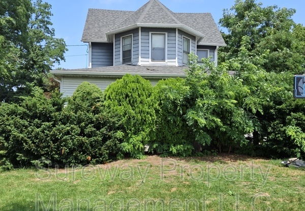37 W CEDAR AVE