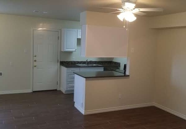 2 beds, 2 baths, $1,300